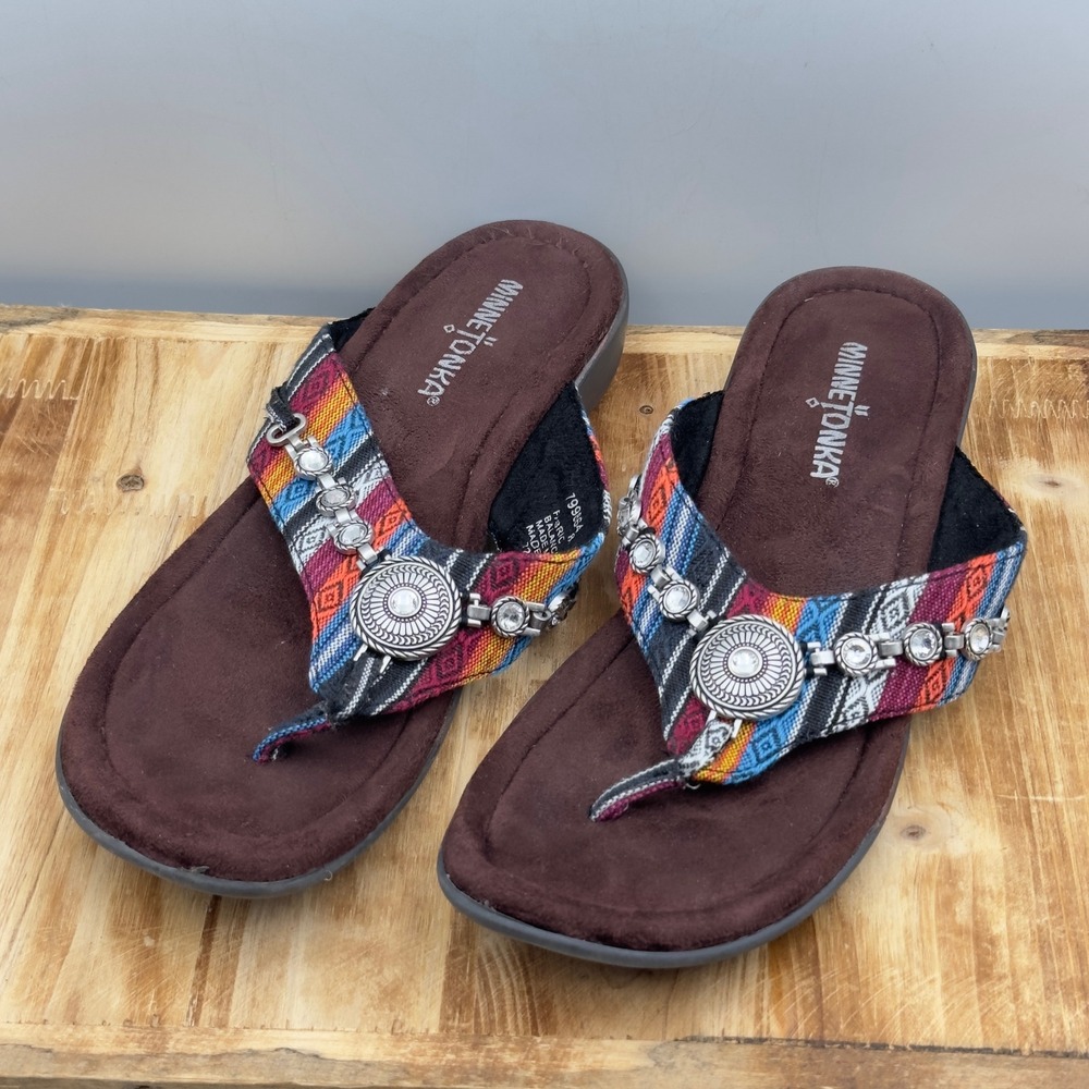 Minnetonka Thong Sandals Brown Multi Woven Concho Boho Size 8M Beach Boho Tribal
